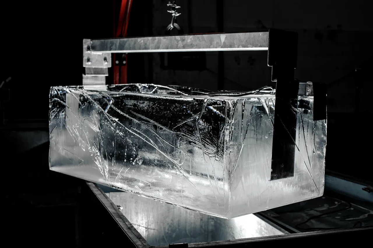 Custom clear ice