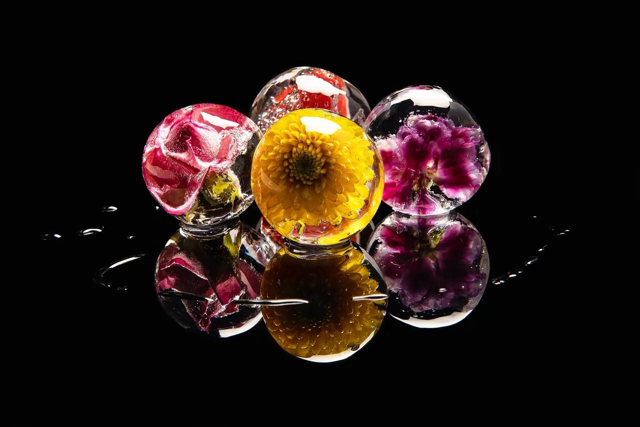 Ice sphere for cocktail